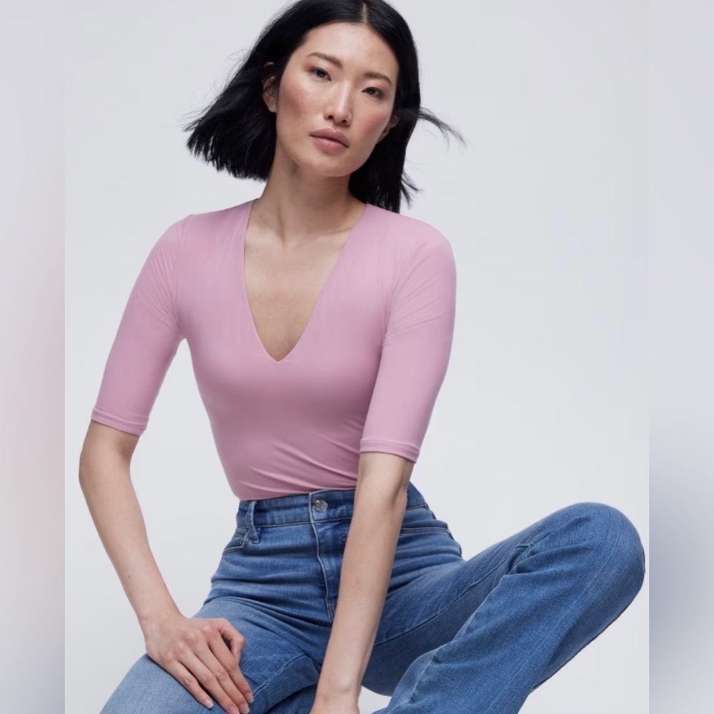 Pink V-neck body shirt with 3/4 sleeves